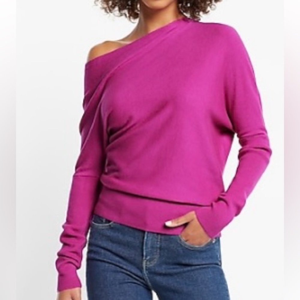 Sweater off the shoulder in dark pink. Oversized size L